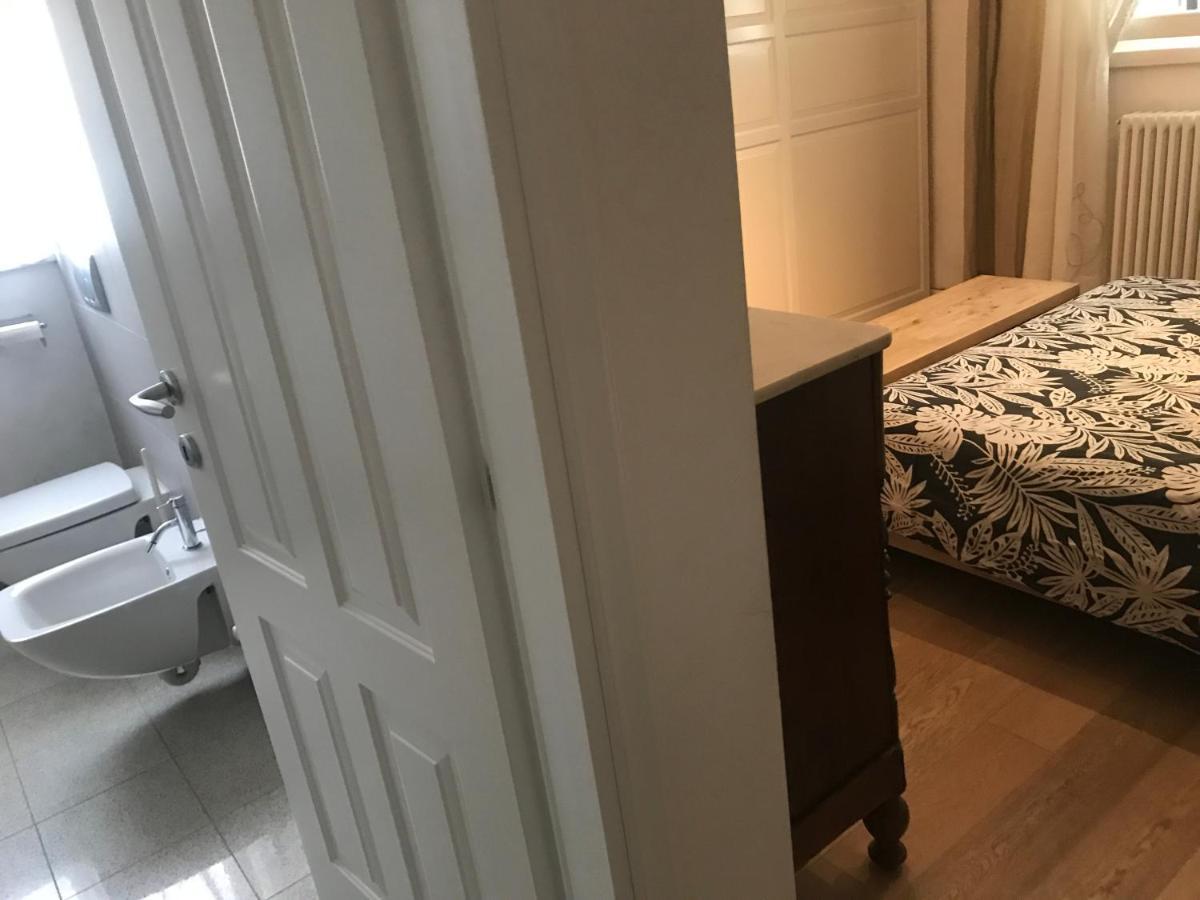 Camera Con Bagno Privato E Parcheggio Lucca Kültér fotó