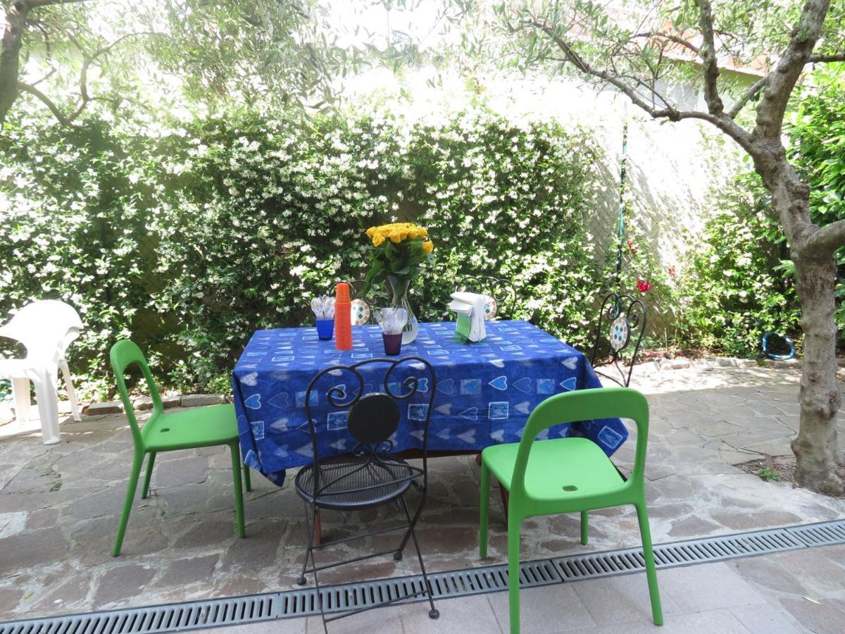 Camera Con Bagno Privato E Parcheggio Lucca Kültér fotó