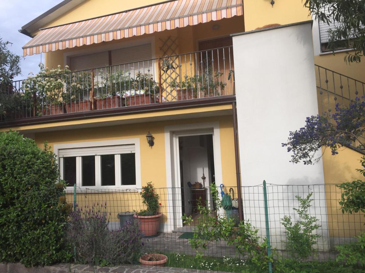 Camera Con Bagno Privato E Parcheggio Lucca Kültér fotó